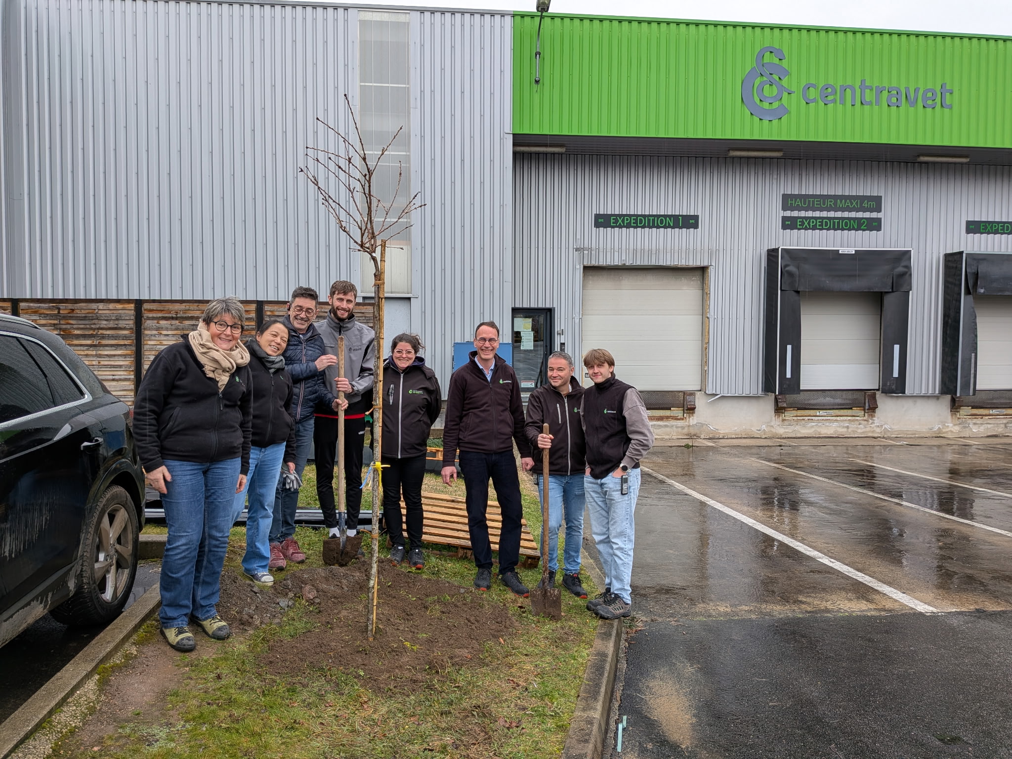 Plantation de l'arbre à Centravet Lapalisse - RSE